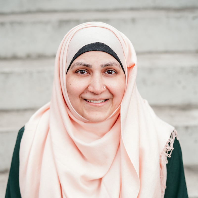 Sundas Safian, Buchhalterin